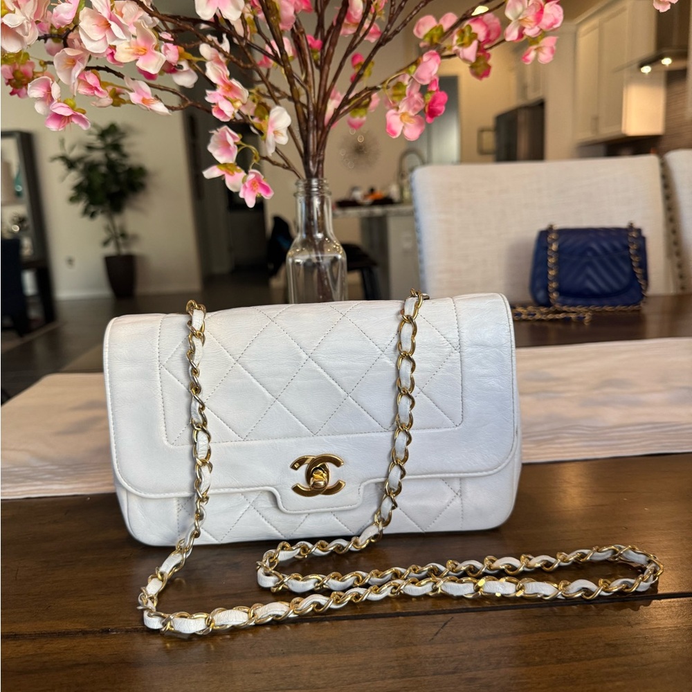 Chanel vintage Diana (Repainted)